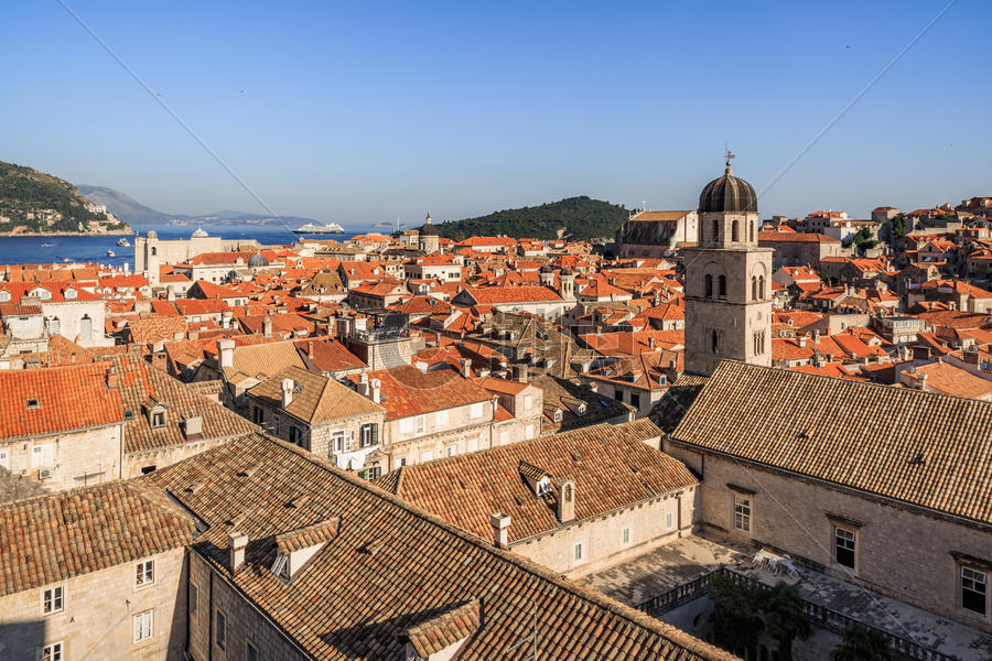 橘红色房顶的欧洲古城图片素材免费下载