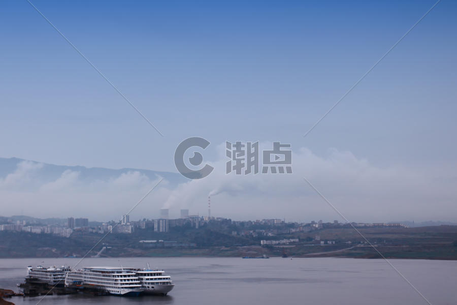 长江上准备起航的游轮图片素材免费下载