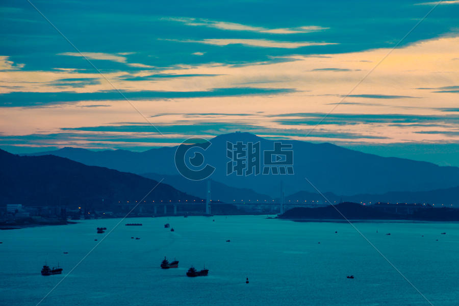 夕阳下的海景图片素材免费下载