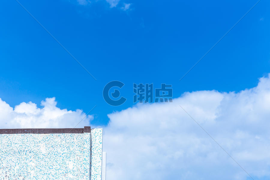 蓝天白云与建筑图片素材免费下载