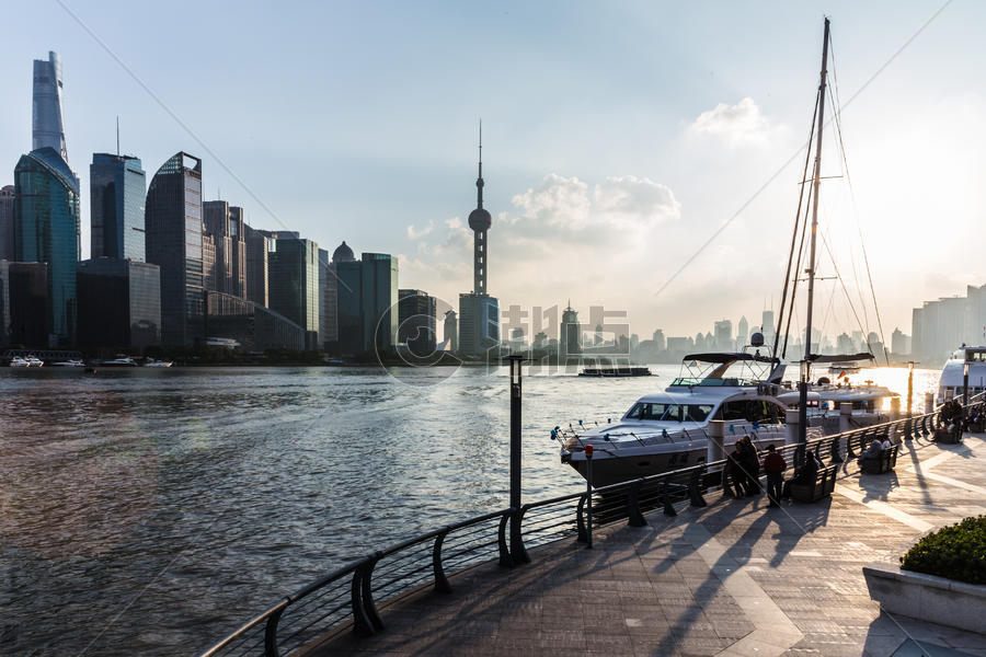 落日下的上海城市建筑图片素材免费下载