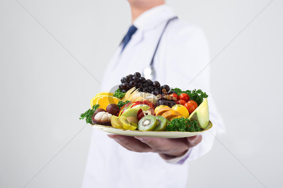 医生手捧健康食物图片素材免费下载