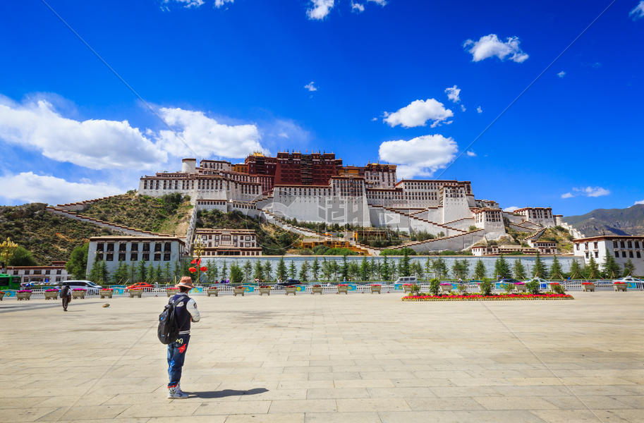 西藏拉萨壮观的布达拉宫图片素材免费下载