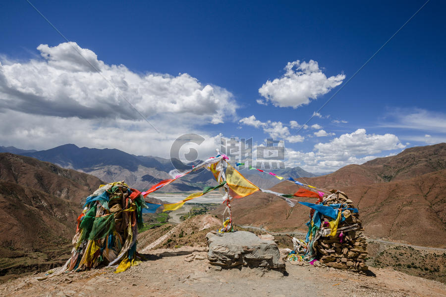 西藏高原上的尼玛堆图片素材免费下载