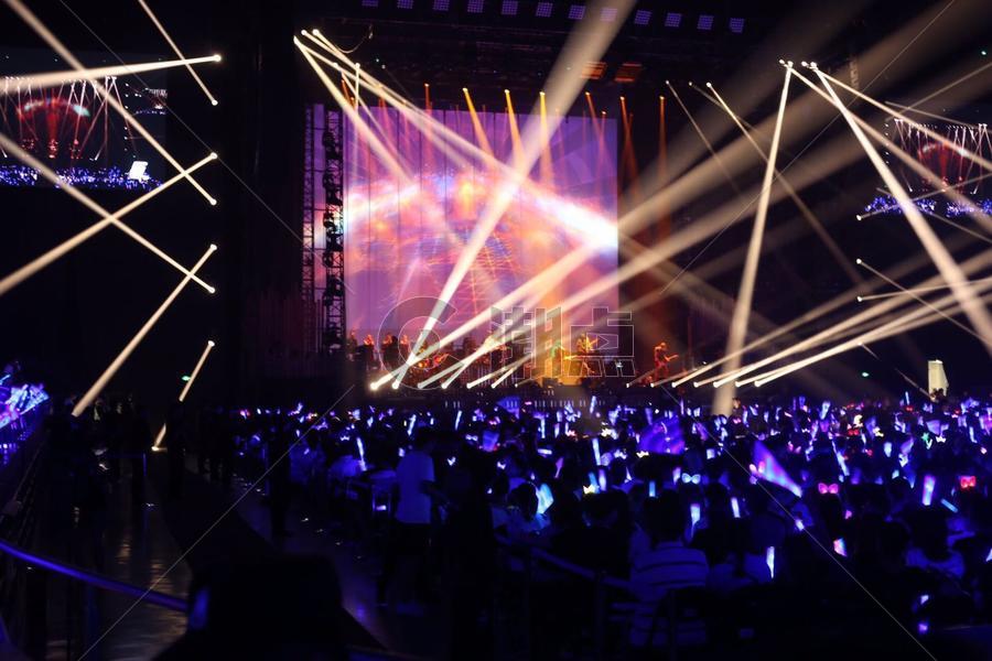 上海梅赛德斯奔驰文化中心演唱会图片素材免费下载