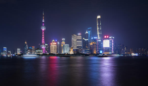现代城市上海夜景图片素材免费下载