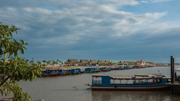 柬埔寨洞里萨湖水上人家码头图片素材免费下载
