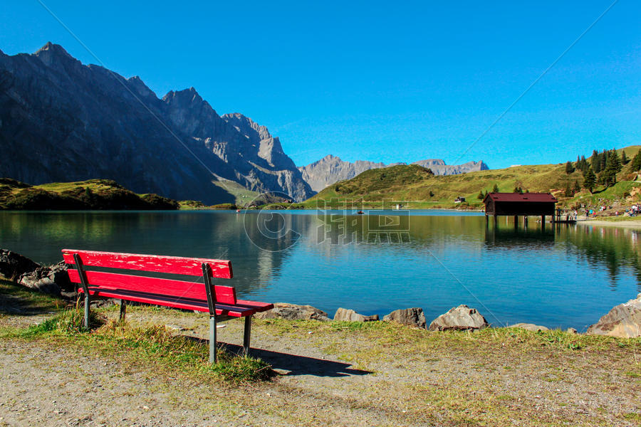 欧洲瑞士铁力士雪山下特吕布湖图片素材免费下载