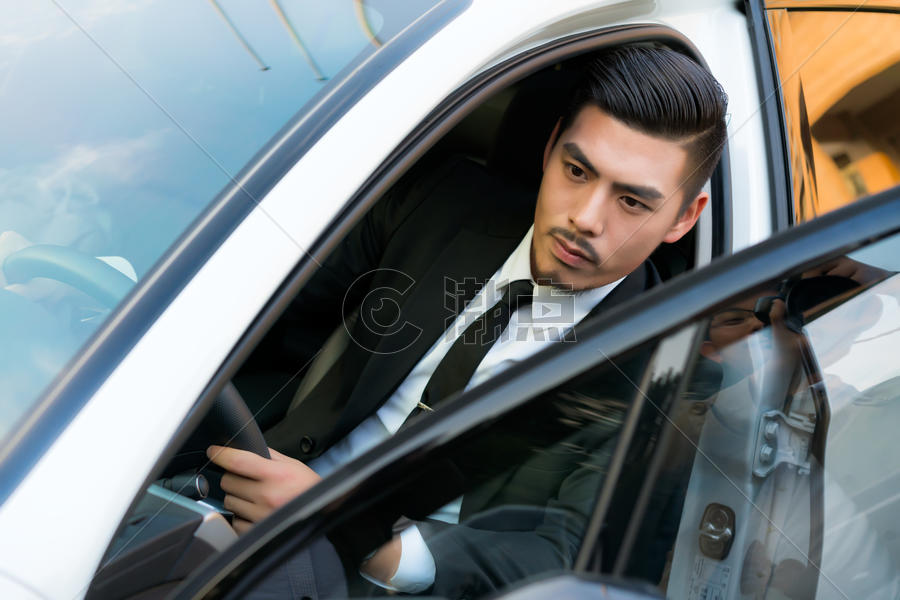 商务人士男性汽车驾驶图片素材免费下载