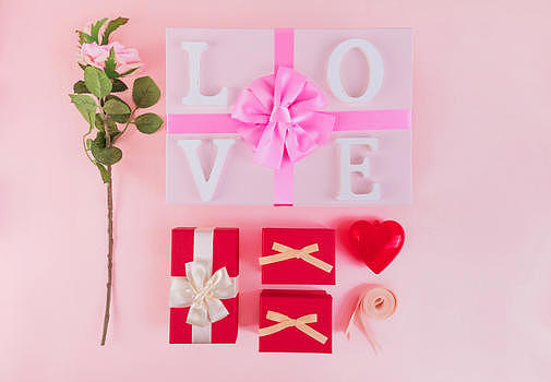 粉色礼物盒图片素材免费下载
