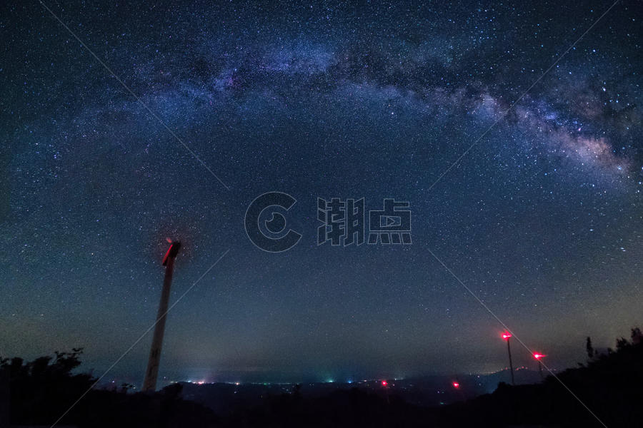 武汉周边三瓜山星空下的风车图片素材免费下载