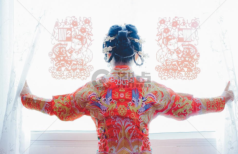 中式婚纱新娘背影图片素材免费下载