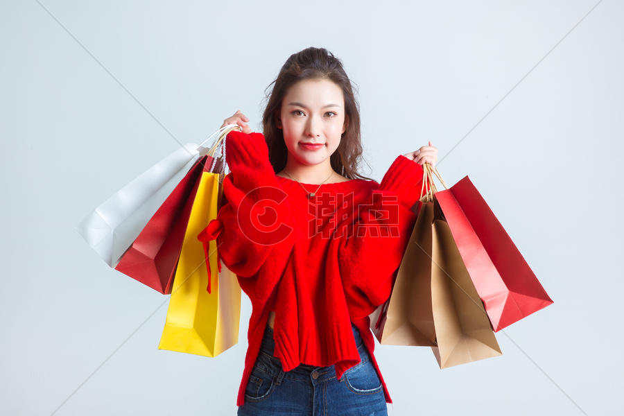 时尚女性手拎购物袋棚拍图片素材免费下载
