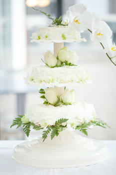 婚礼三层主蛋糕图片素材免费下载