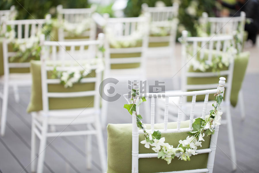 户外婚礼椅子装饰布置图片素材免费下载