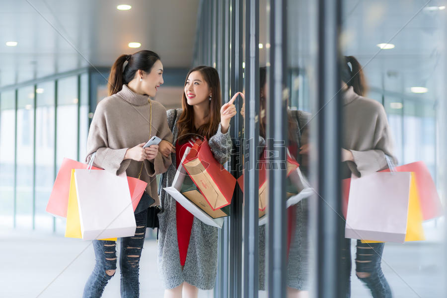 女性商城购物图片素材免费下载