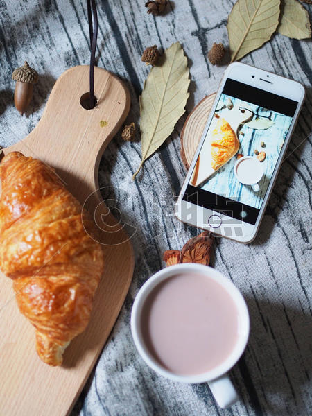 营养早餐与手机图片素材免费下载