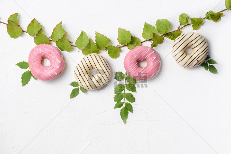 创意清新甜甜圈面包图片素材免费下载
