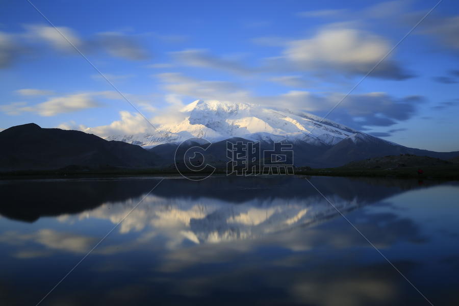 雪山、慕士塔格峰、湖面图片素材免费下载