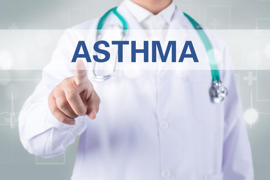 医生点击摸哮喘标志图片素材免费下载