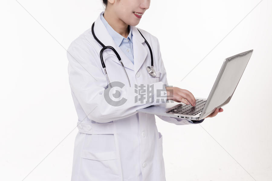 医生手持电脑底图图片素材免费下载