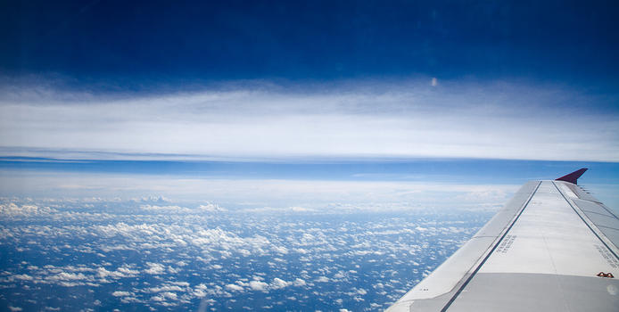 飞机上拍到的蓝天白云图片素材免费下载