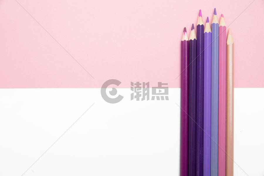  粉色系的彩色铅笔图片素材免费下载