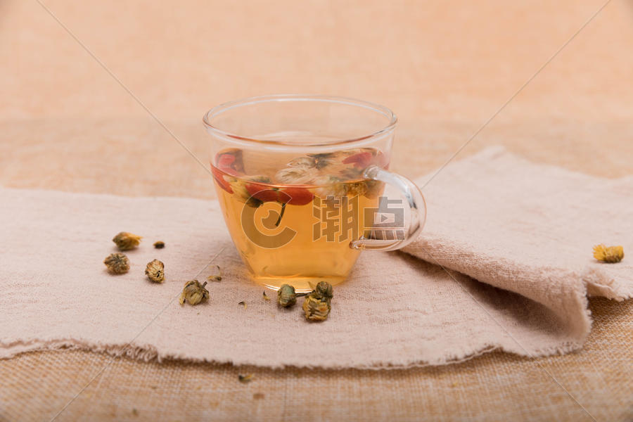 透明玻璃杯菊花枸杞养生茶图片素材免费下载