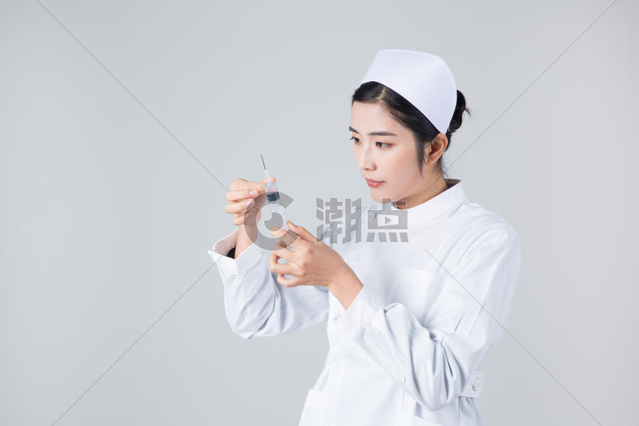 白衣天使护士打针图片素材免费下载