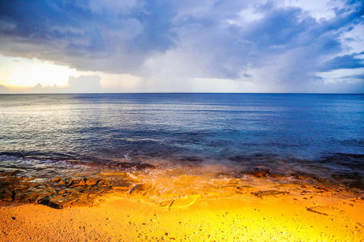 夕阳下的黄金沙滩图片素材免费下载