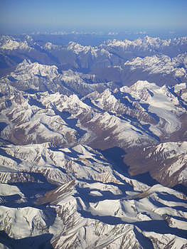 航拍雪山风景图片素材免费下载