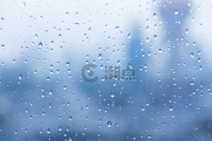 雨滴朦胧中的东方明珠图片素材免费下载