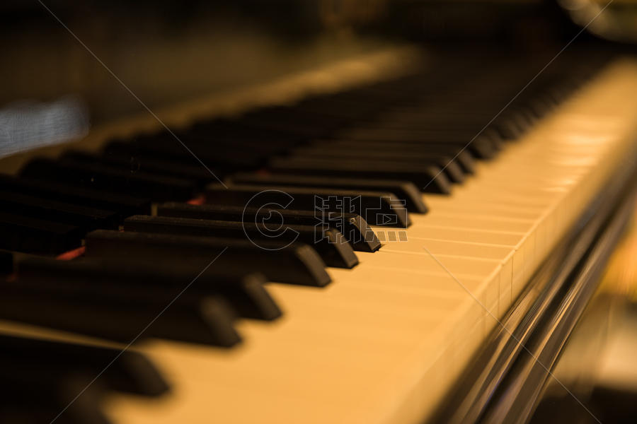 钢琴黑白键特写虚化图片素材免费下载