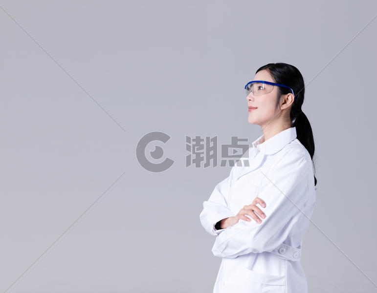 戴着护目镜的女科学家图片素材免费下载