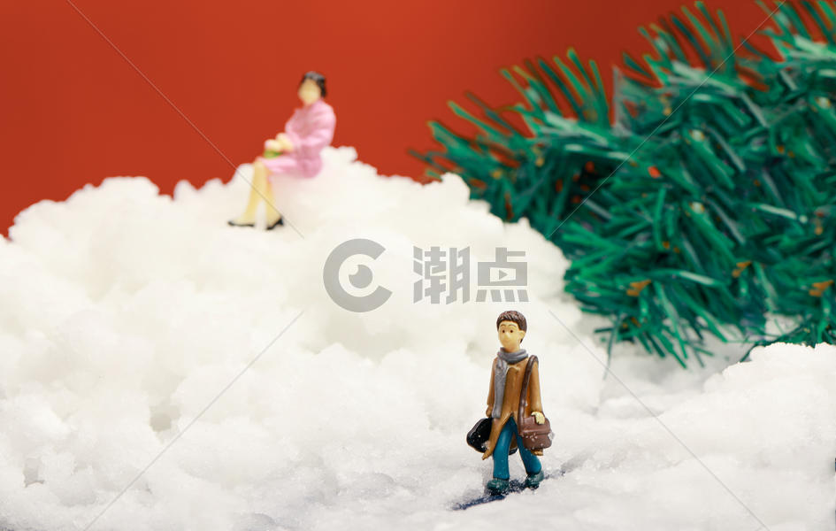 圣诞装置雪地里的小人图片素材免费下载