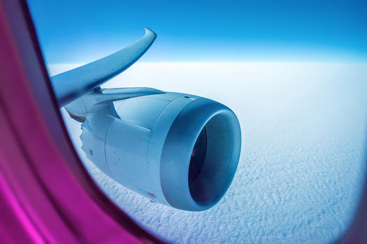 高空中的波音787图片素材免费下载