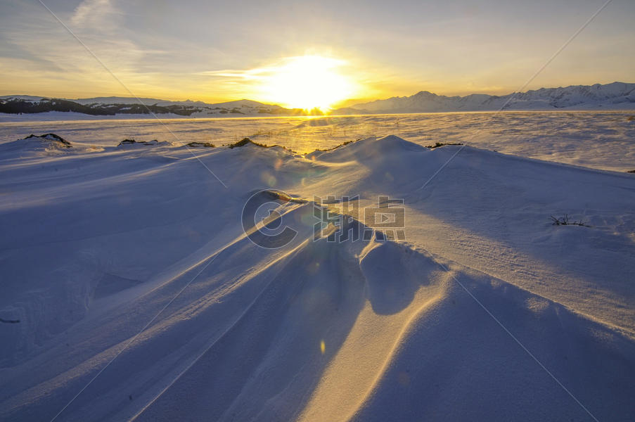 新疆冬日日落雪景图片素材免费下载