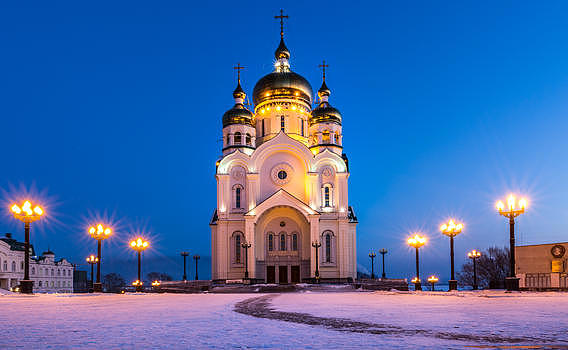 冬天雪中童话般的教堂图片素材免费下载