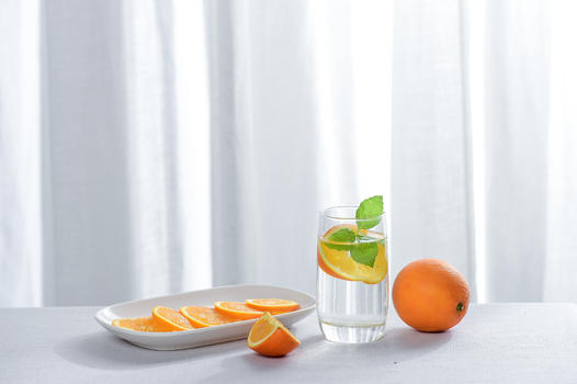 水果橙子和白色纱窗图片素材免费下载