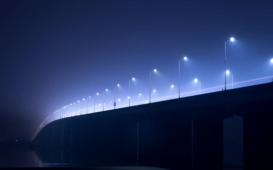 钱塘江大桥夜晚迷雾下的路灯图片素材免费下载