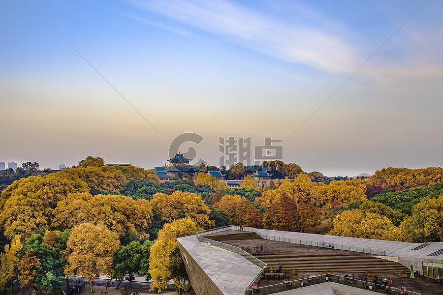 秋天的武汉大学图片素材免费下载