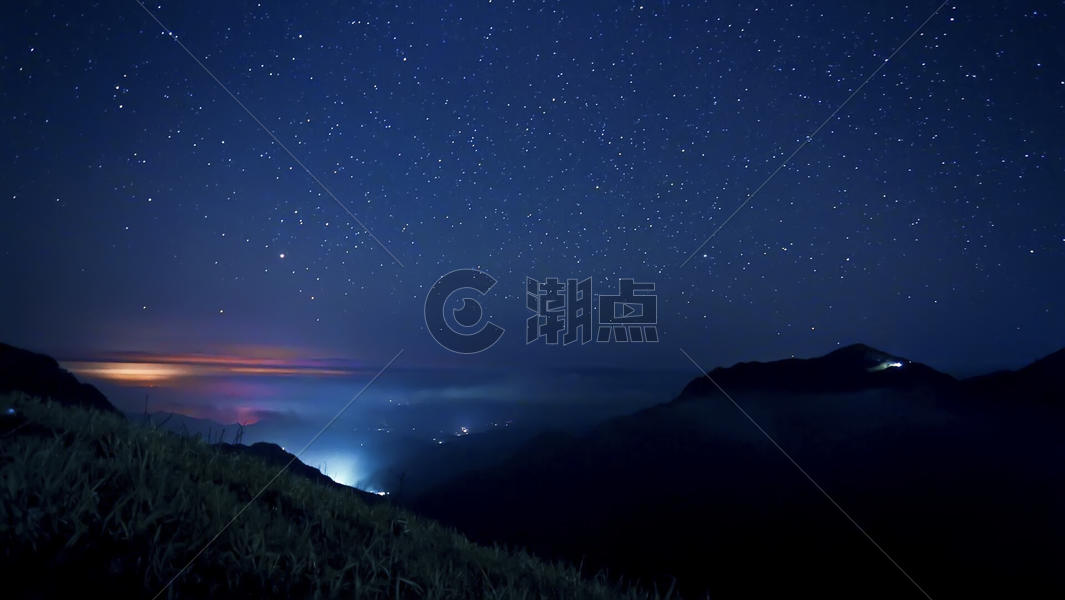 山顶的夜景图片素材免费下载