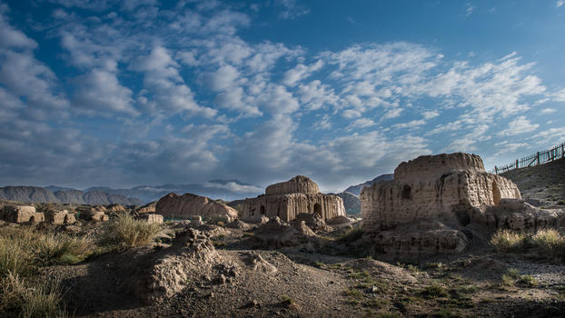 新疆土墓群遗址图片素材免费下载