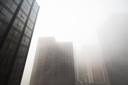 大雾下的商务楼图片素材免费下载