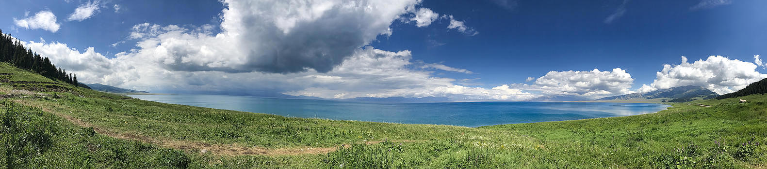 新疆赛里木湖全景图图片素材免费下载