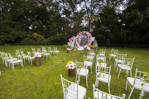 草坪婚礼布置图片素材免费下载