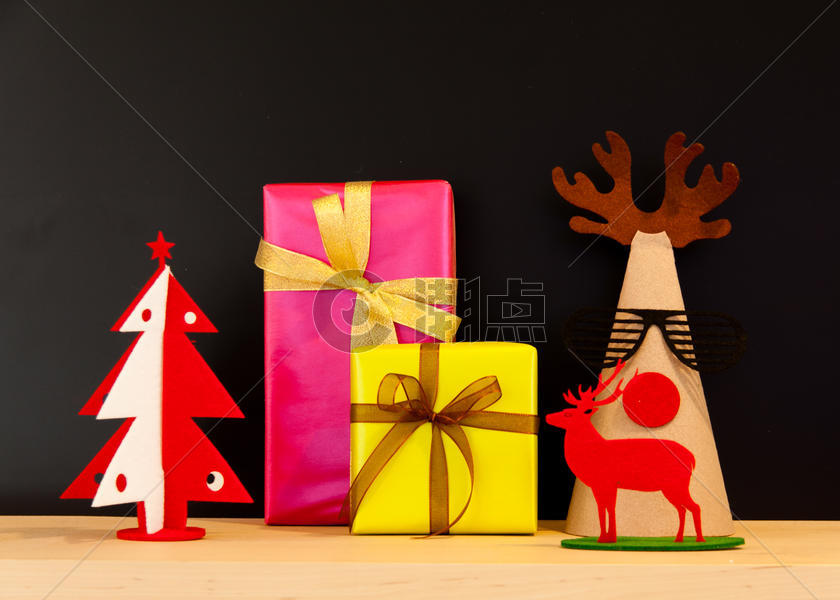 创意圣诞装饰和礼盒图片素材免费下载