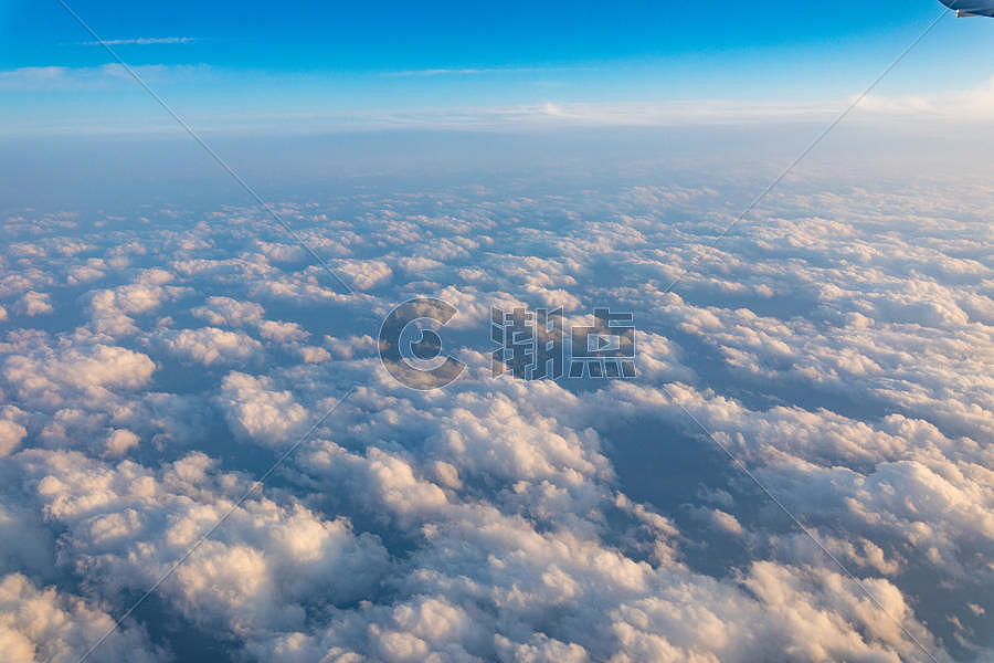 俯瞰高空云层图片素材免费下载