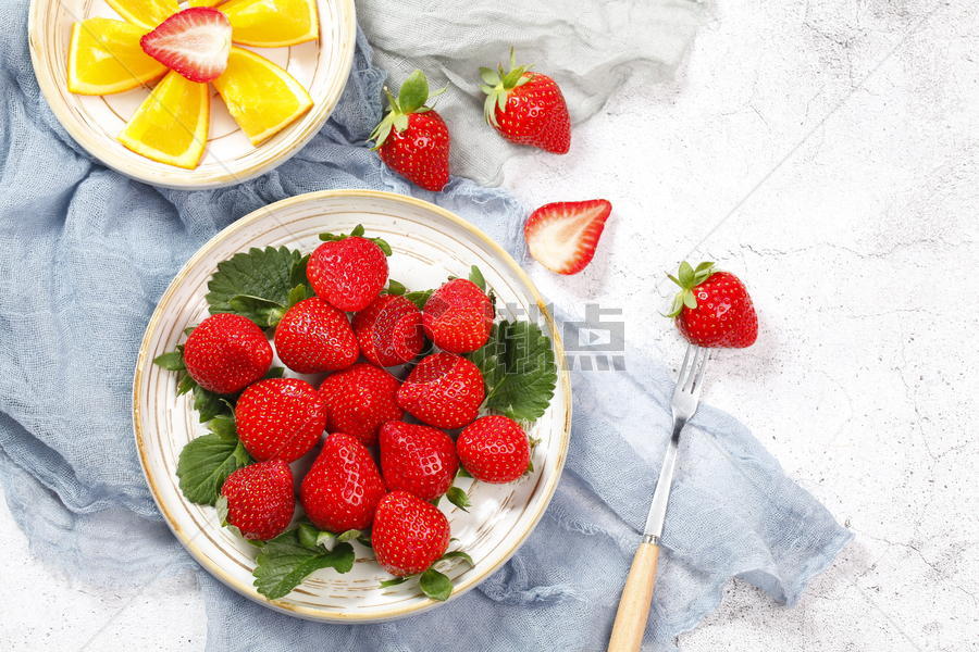新鲜牛奶草莓图片素材免费下载