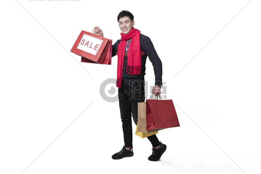 新年喜庆男士人像手持打折购物袋图片素材免费下载
